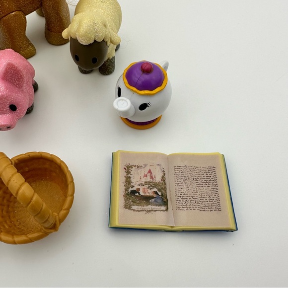 Disney Animators Littles Belle and Mini Figurine Set - 9 Pieces - Picture 6 of 6